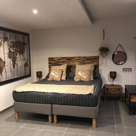 Auberge De Pachoquin Meounes-les-Montrieux Luaran gambar