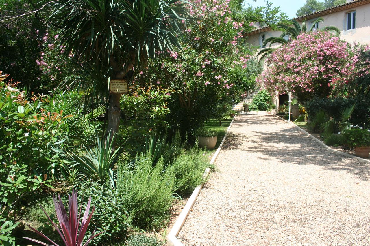 Auberge De Pachoquin Meounes-les-Montrieux Luaran gambar