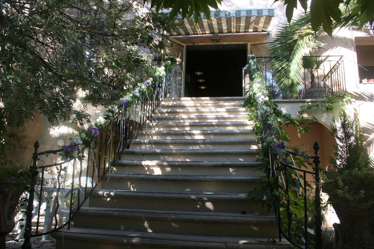 Auberge De Pachoquin Meounes-les-Montrieux Luaran gambar