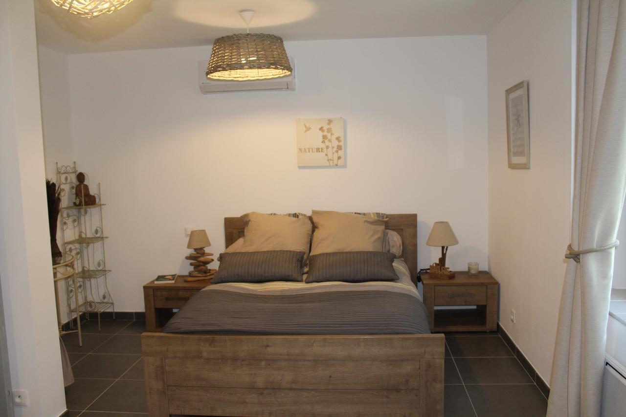 Auberge De Pachoquin Meounes-les-Montrieux Luaran gambar