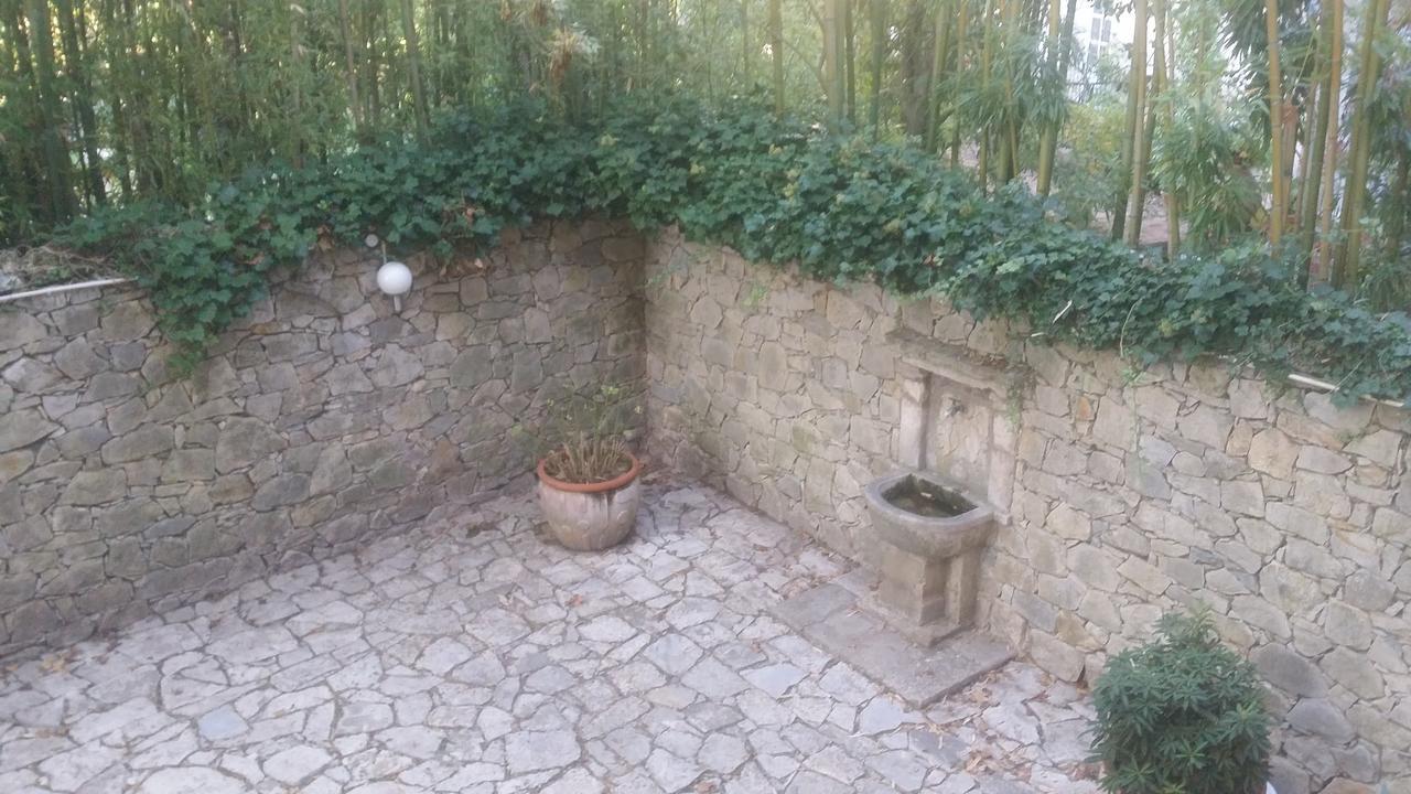 Auberge De Pachoquin Meounes-les-Montrieux Luaran gambar