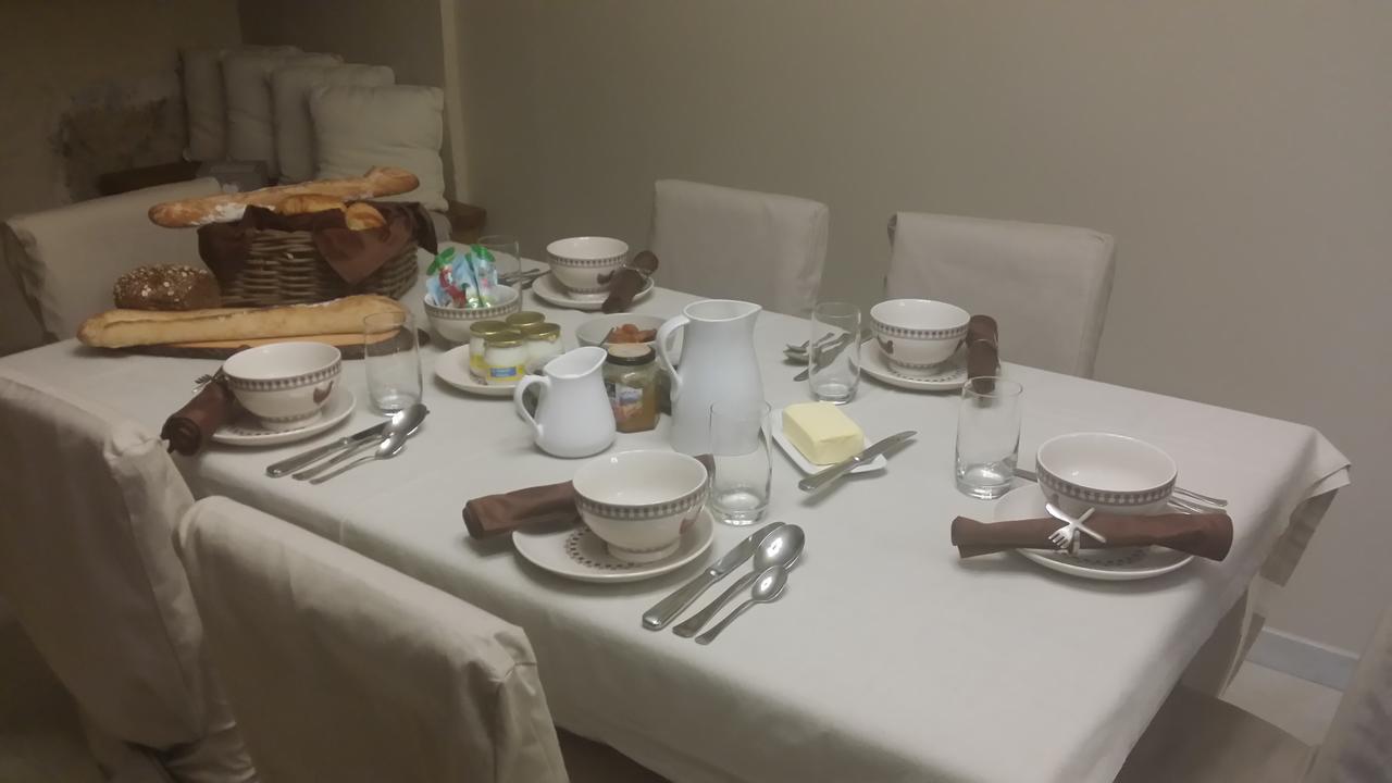 Auberge De Pachoquin Meounes-les-Montrieux Luaran gambar