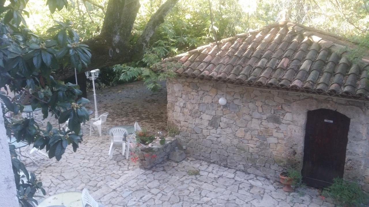 Auberge De Pachoquin Meounes-les-Montrieux Luaran gambar