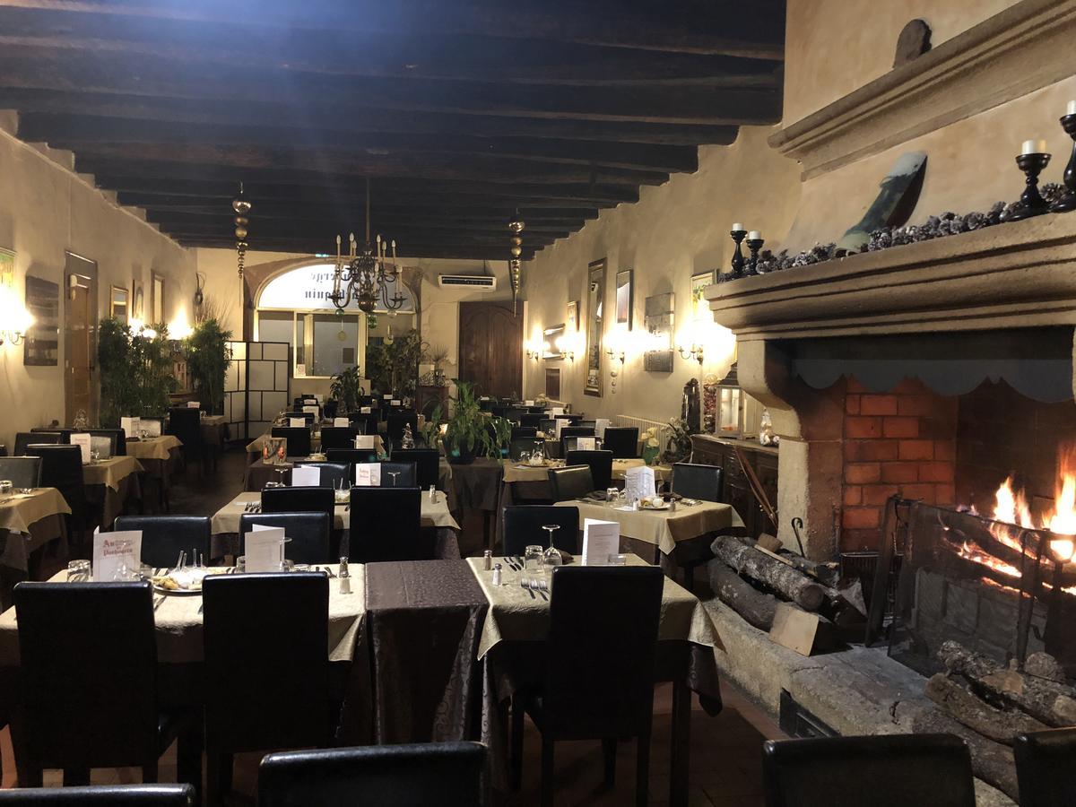 Auberge De Pachoquin Meounes-les-Montrieux Luaran gambar
