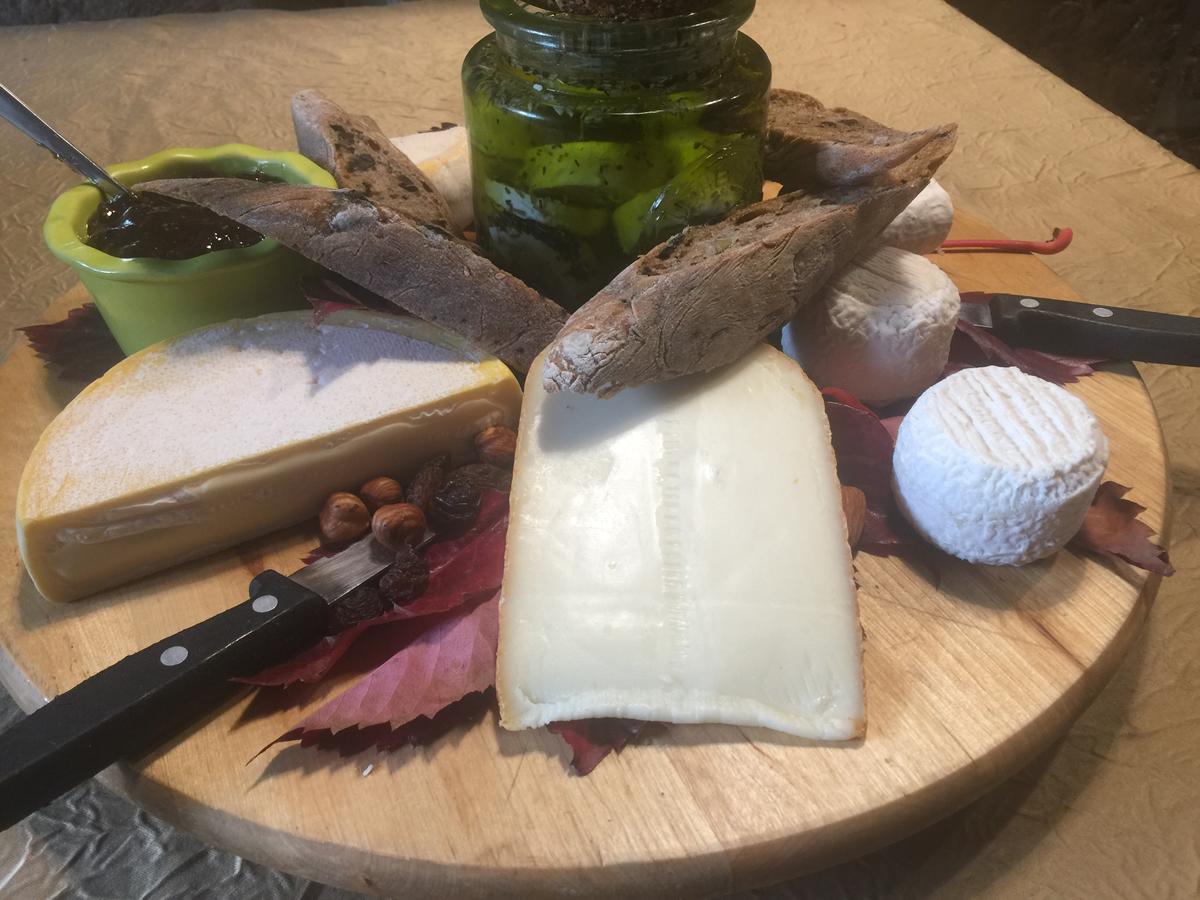 Auberge De Pachoquin Meounes-les-Montrieux Luaran gambar