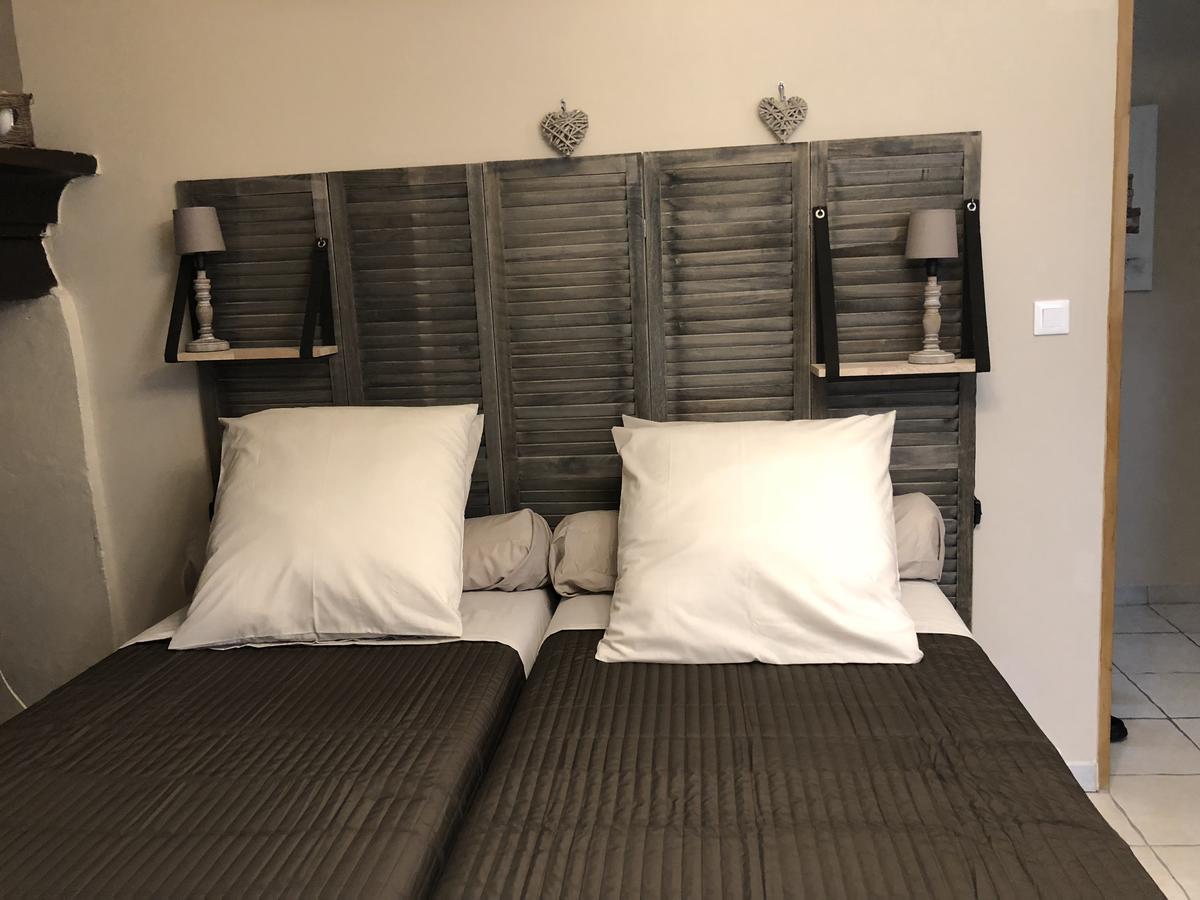 Auberge De Pachoquin Meounes-les-Montrieux Luaran gambar