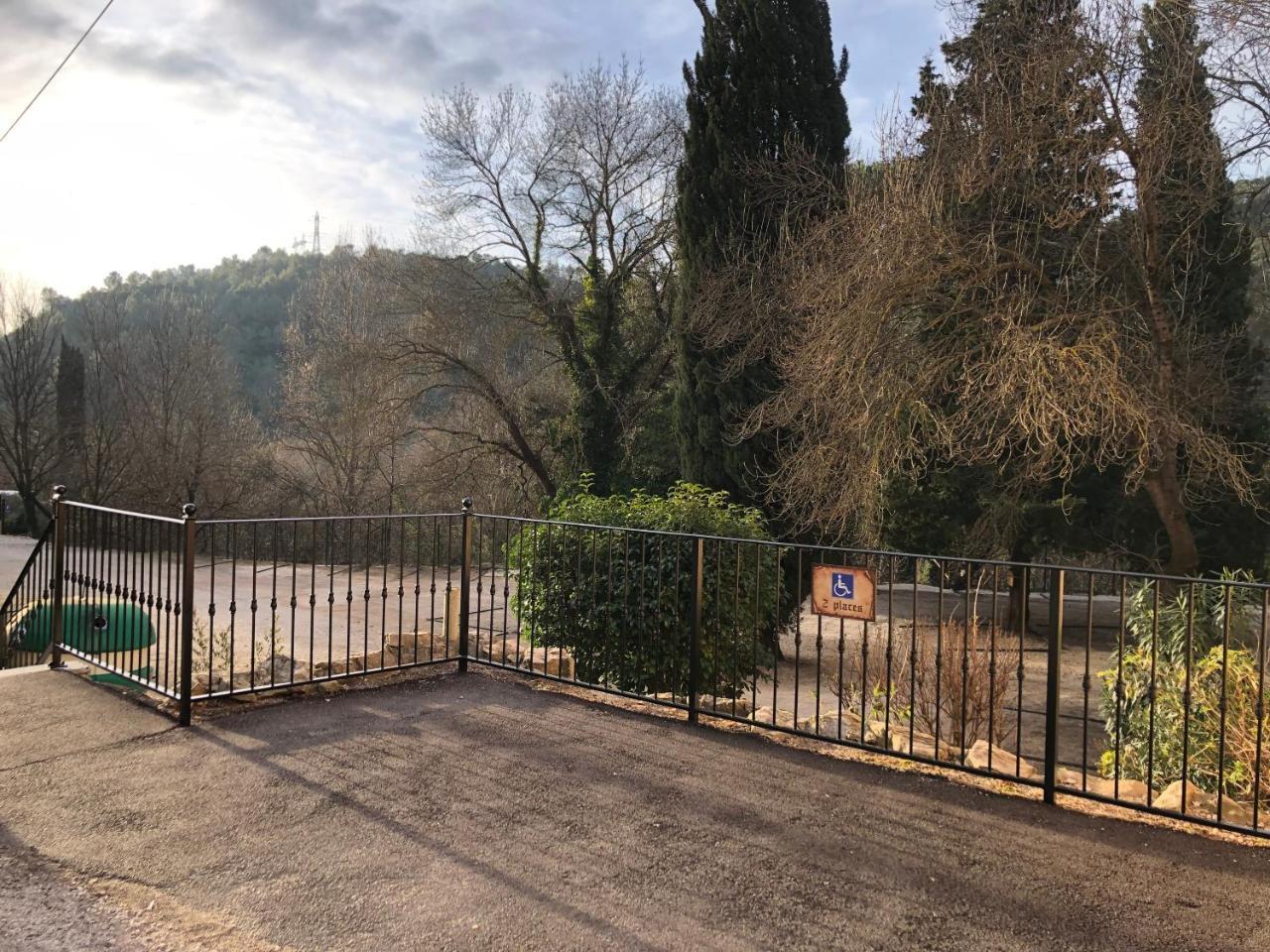 Auberge De Pachoquin Meounes-les-Montrieux Luaran gambar