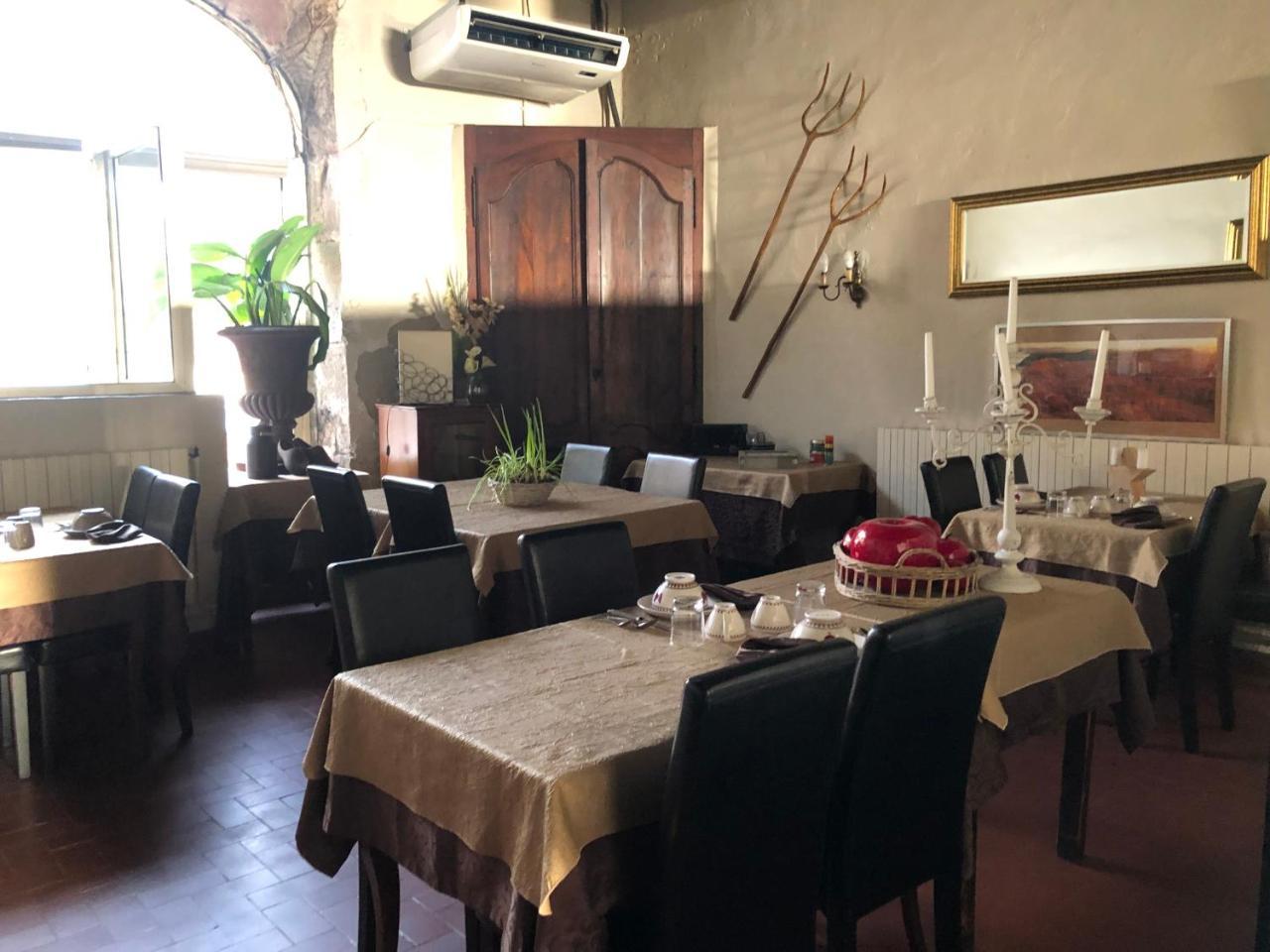 Auberge De Pachoquin Meounes-les-Montrieux Luaran gambar