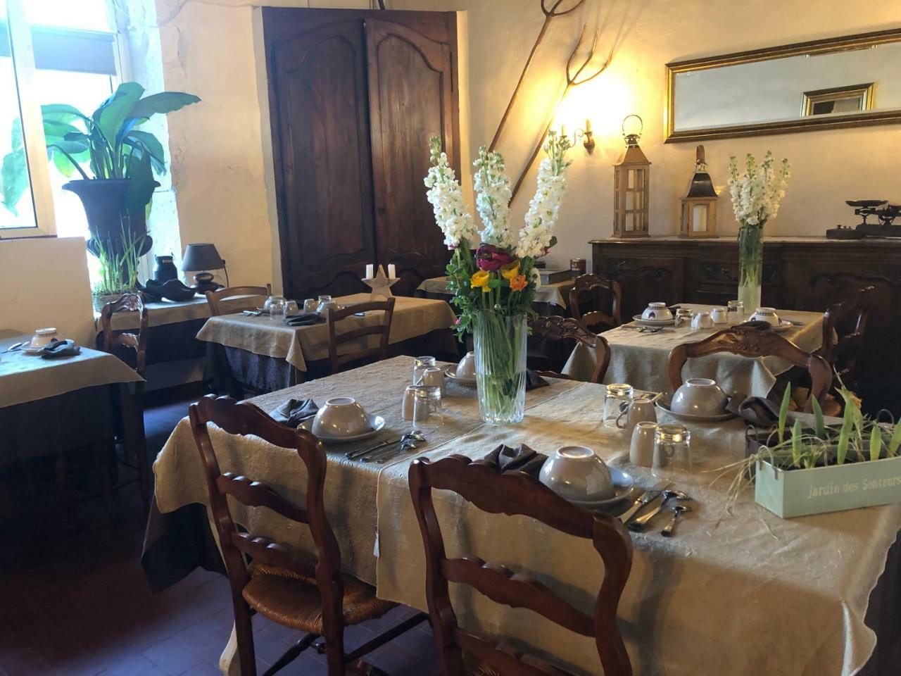 Auberge De Pachoquin Meounes-les-Montrieux Luaran gambar