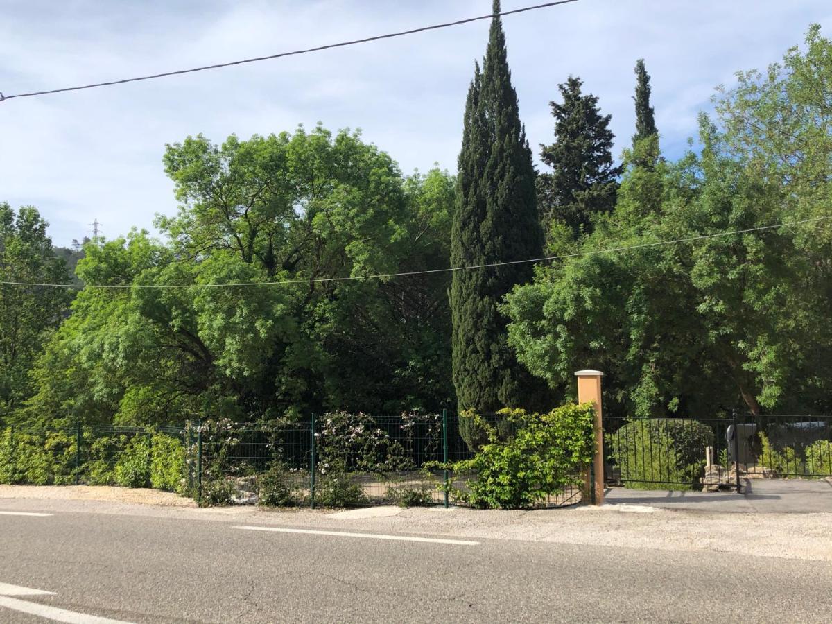 Auberge De Pachoquin Meounes-les-Montrieux Luaran gambar